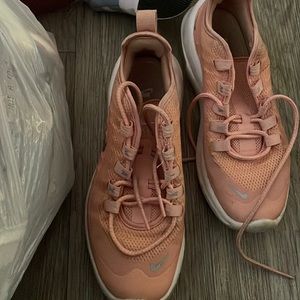 Selling fo a friend Never worn